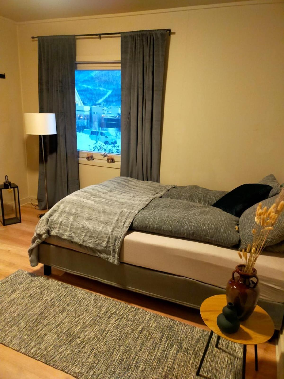 Leilighet Pa Sor Tromsoya Zimmer foto