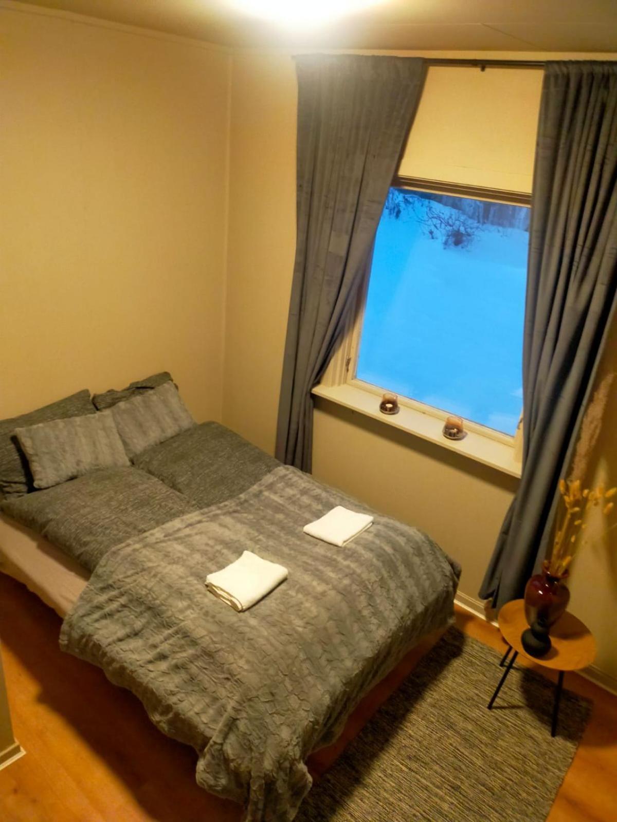 Leilighet Pa Sor Tromsoya Zimmer foto